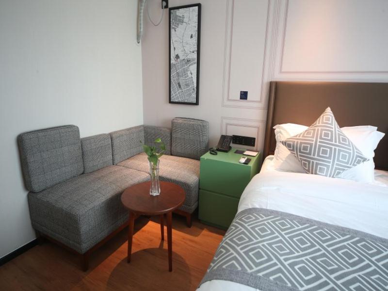 Gma Hotel Shanghai Wuning Road Zhenping Road Metro Station Dış mekan fotoğraf